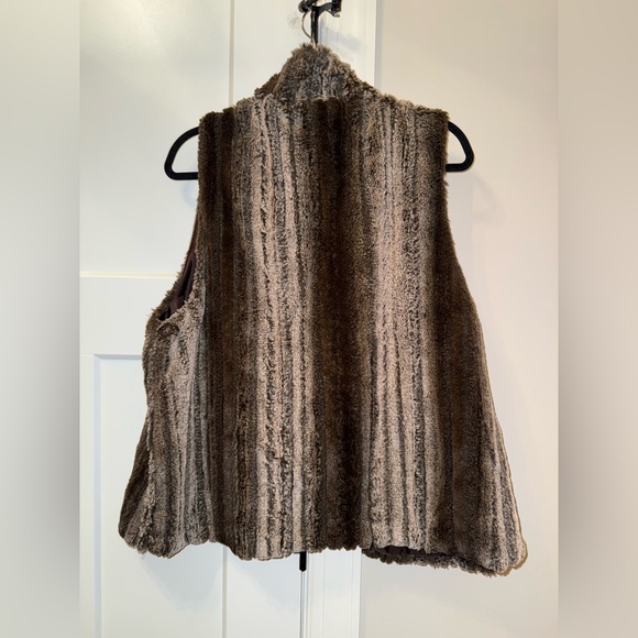 Apt. 9 Textured Faux Fur Vest in Brown and Cream - Picture 2 of 2